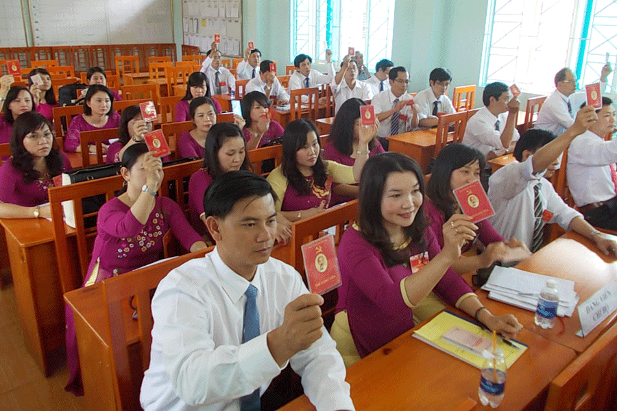 Đại hội chi bộ Trường THPT Chuyên Hùng Vương. Ảnh: Lương Thanh Đại hội chi bộ Trường THPT Chuyên Hùng Vương. Ảnh: Lương Thanh