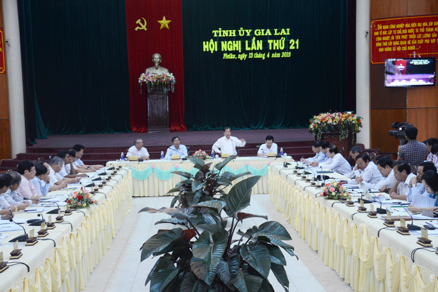 Ban Chấp hành Đảng bộ họp phiên nội bộ, thảo luận, đóng góp ý kiến vào Báo cáo dự thảo (lần 1) trình Đại hội đại biểu Đảng bộ tỉnh lần thứ XV. Ảnh: Vĩnh Hoàng Tỉnh ủy Gia Lai vừa họp chuẩn bị nội dung báo cáo chính trị trình Đại hội đại biểu Đảng bộ tỉnh lần thứ XV. Ảnh: Vĩnh Hoàng