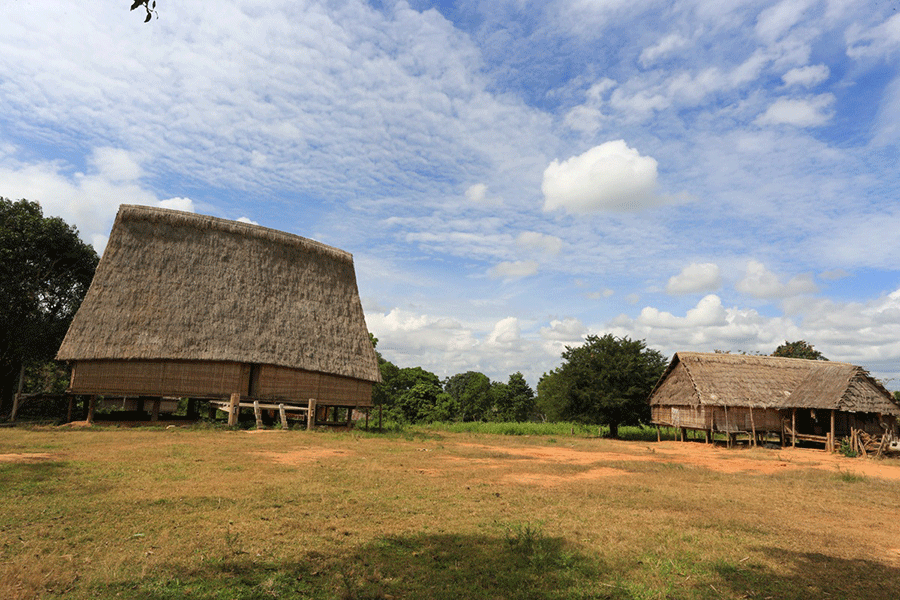 Nhà rông làng Kon Sơ Lăl khi chưa xảy ra vụ cháy. Ảnh: V.N