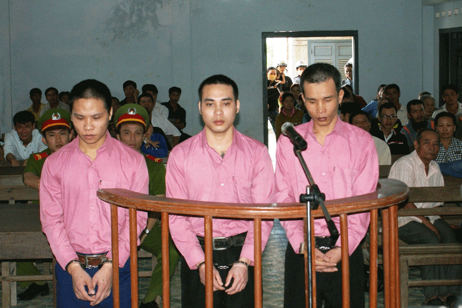 Các bị cáo tại phiên tòa lưu động sơ thẩm. Ảnh: Quang Trung Các bị cáo tại phiên tòa lưu động sơ thẩm. Ảnh: Quang Trung