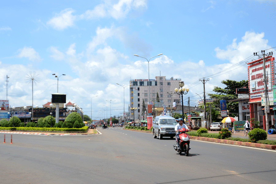 Đối với các trung tâm đô thị lớn như thành phố Pleiku, thị xã An Khê, thị xã Ayun Pa và thị trấn Chư Sê (dự kiến lên thị xã), đến cuối năm 2015 cải tạo, nâng cấp các tuyến giao thông đô thị hiện đại, đồng bộ. 