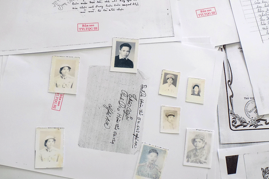 Hồ sơ của cán bộ đi B. Ảnh: T.N Hồ sơ của cán bộ đi B. Ảnh: T.N