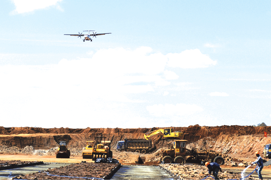 Thi công Sân bay Pleiku. Ảnh: Minh Dưỡng Thi công Sân bay Pleiku. Ảnh: Minh Dưỡng