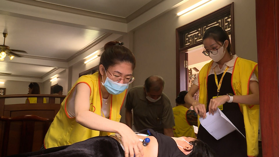 Thông qua khám cận lâm sàng, người dân được chẩn đoán, phát hiện sớm bệnh . Ảnh: Nguyễn Hằng 1309-khambenh-cat-tien-2.jpg