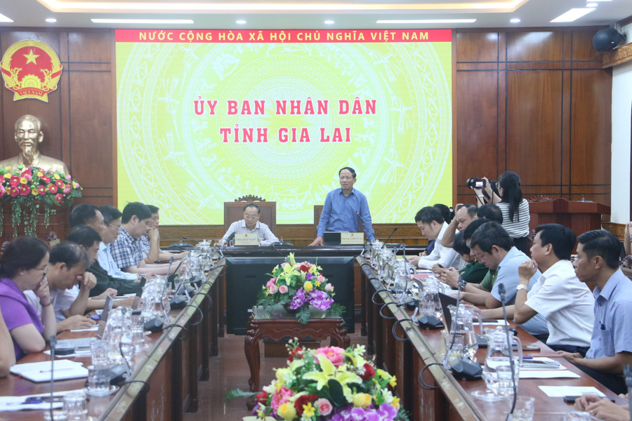 quang-canh-cuoc-hop-anh-quang-tan.jpg
