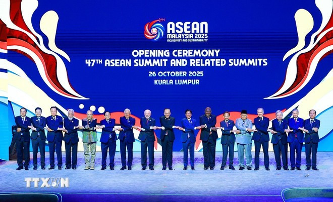Thủ tướng Phạm Minh Chính và các Trưởng đoàn chụp ảnh chung tại Lễ khai mạc Hội nghị Cấp cao ASEAN lần thứ 47. Ảnh: Dương Giang/TTXVN Thủ tướng Phạm Minh Chính và các Trưởng đoàn chụp ảnh chung tại Lễ khai mạc Hội nghị Cấp cao ASEAN lần thứ 47. Ảnh: Dương Giang/TTXVN