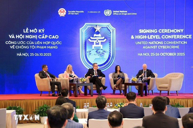 Các đại biểu thảo luận tại Hội thảo cấp cao "Thúc đẩy hợp tác quốc tế trong phòng, chống tội phạm mạng: Cách tiếp cận quốc gia khi thực hiện Công ước". Ảnh: Tuấn Anh/TTXVN thao-luan-cap-cao-cong-uoc.jpg