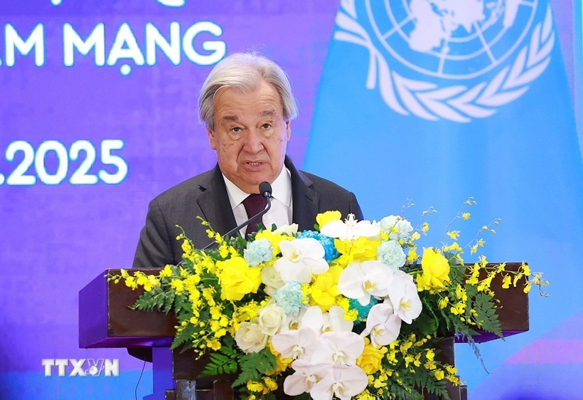 Tổng Thư ký Liên hợp quốc António Guterres gặp gỡ báo chí tại Lễ mở ký và Hội nghị cấp cao Công ước của Liên hợp quốc về Chống tội phạm mạng. Ảnh: Dương Giang/TTXVN tong-thu-ky-lien-hop-quoc.jpg