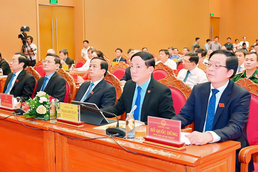 Bí thư Tỉnh ủy Gia Lai Hồ Quốc Dũng (ngoài cùng bên phải) dự, chỉ đạo kỳ họp. Ảnh: Đức Thụy z6759329140044-51a913d5411777e8d1b722f8677b91f6.jpg