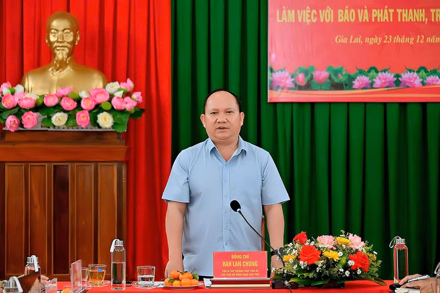 pho-bi-thu-thuong-truc-tinh-uy-chu-tich-hdnd-tinh-rah-lan-chung-phat-bieu-ket-luan-buoi-lam-viec-duc-thuy.jpg