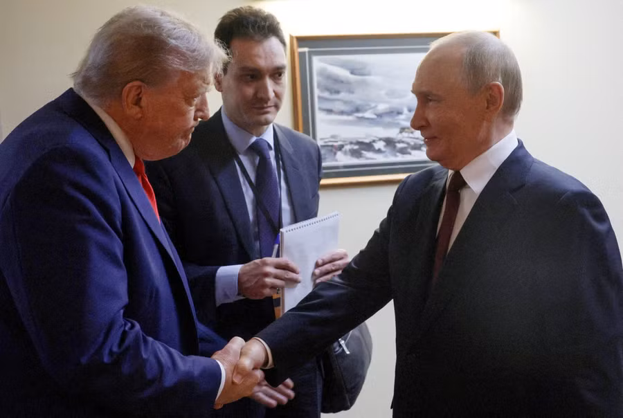 Tổng thống Mỹ Donald Trump gặp Tổng thống Nga Vladimir Putin ngày 15.8 tại Alaska