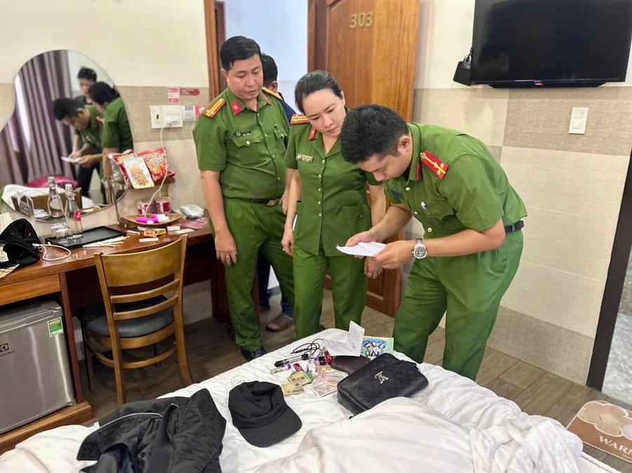 Phòng Cảnh sát quản lý hành chính về trật tự xã hội (Công an tỉnh) phối hợp với Công an phường Quy Nhơn Nam phát hiện vụ tổ chức sử dụng trái phép chất ma túy tại một khách sạn. Ảnh: ĐVCC quan-ly-cu-tru.jpg