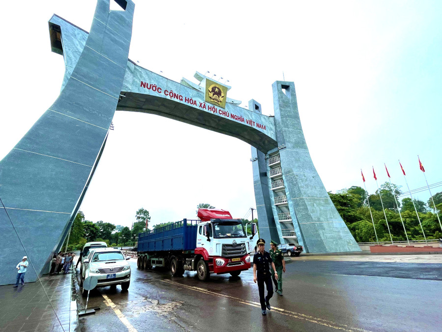 ດ່ານຊາຍແດນສາກົນ Le Thanh ເປີດກວ້າງກາລະໂອກາດການຄ້າໃຫ້ບັນດາວິສາຫະກິດ Gia Lai ອອກສູ່ຕະຫລາດ ອາຊຽນ. ພາບ: ວູຖາວ thuong-mai-bien-gioi.jpg