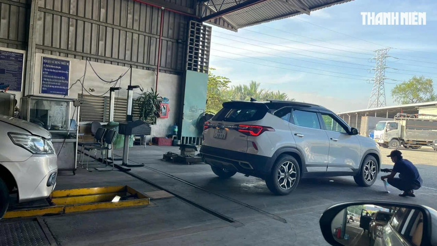 Các trung tâm đăng kiểm trên cả nước sẽ thực hiện việc kiểm định khí thải ô tô theo quy trình, phương pháp kiểm tra mới, được đánh giá chặt chẽ và nghiêm ngặt hơn