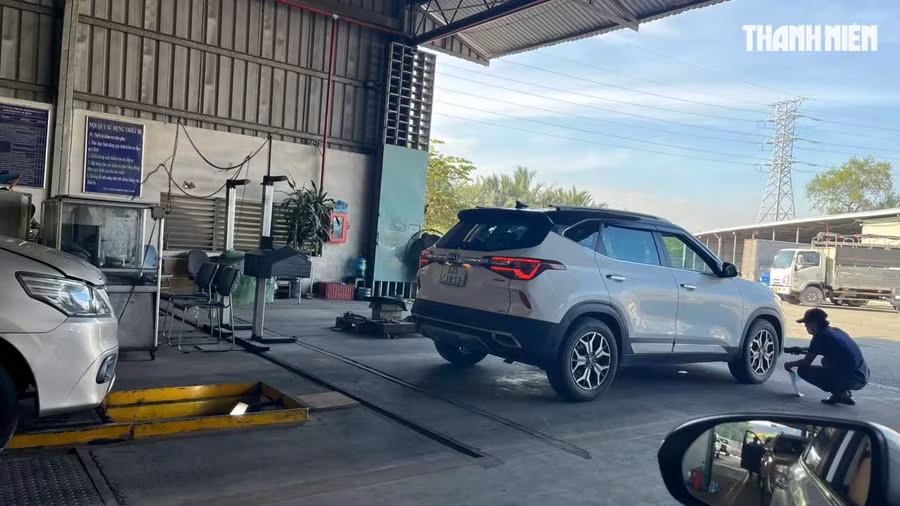 Các trung tâm đăng kiểm trên cả nước sẽ thực hiện việc kiểm định khí thải ô tô theo quy trình, phương pháp kiểm tra mới, được đánh giá chặt chẽ và nghiêm ngặt hơn