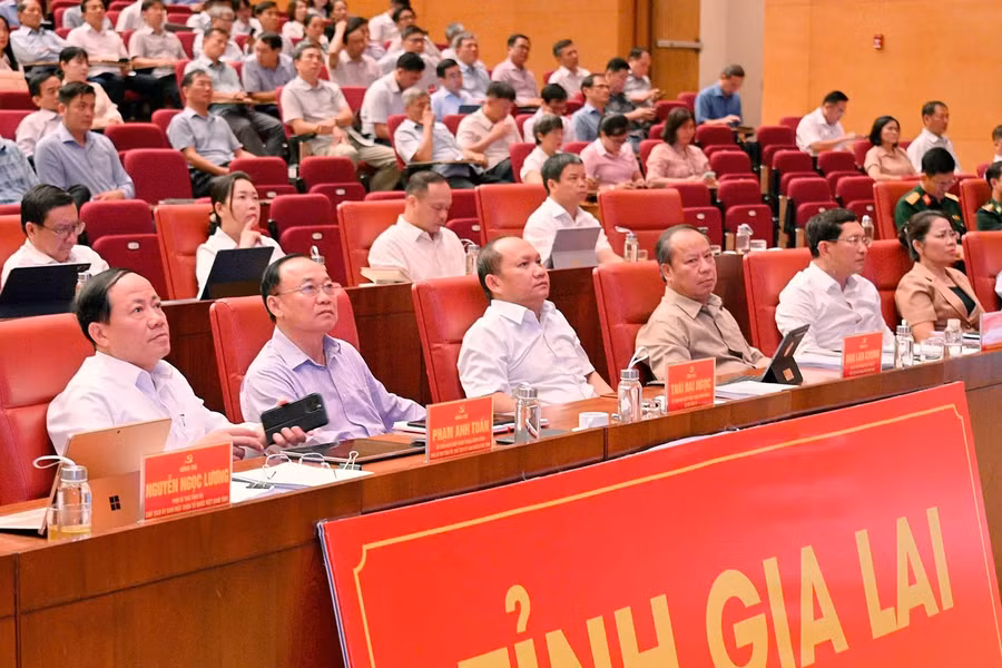 cac-dong-chi-thuong-truc-tinh-uy-du-tai-diem-cau-tinh-gia-lai-duc-thuy.jpg