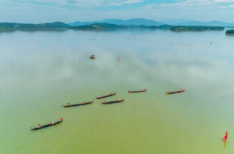 ពិធីបុណ្យប្រណាំងទូកក្តោងនៅទន្លេពោធិ៍កូ រូបថត៖ P.Q 20-1.jpg