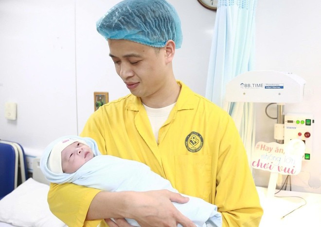 Gia đình sản phụ Nguyễn Vân Anh chào đón con trai đầu lòng