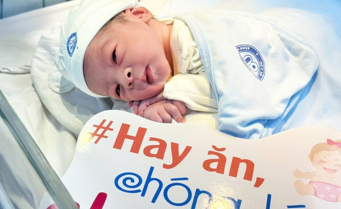 Bé Nguyễn Thế Minh Khôi chào đời rạng sáng mùng 1 Tết nặng 3 kg. Ảnh: Thanh Hương