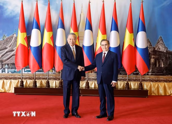 Tổng Bí thư Tô Lâm hội kiến Chủ tịch Quốc hội Lào Saysomphone Phomvihane. Ảnh: Thống Nhất/TTXVN