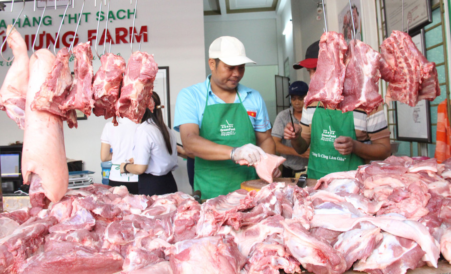 Cửa hàng thịt heo sạch Phú Hưng Farm. Ảnh: T.Lợi thit-heo-sach.jpg