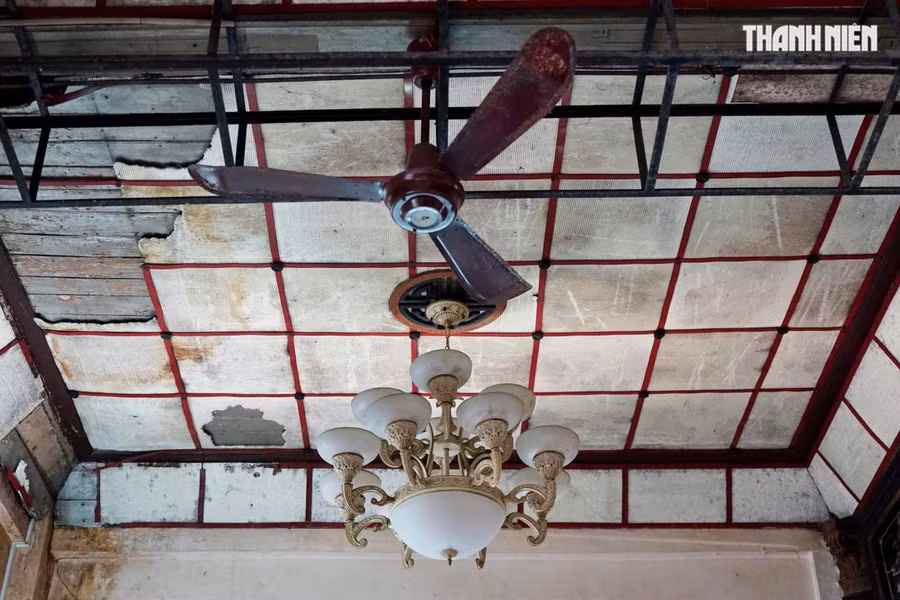 Đến nay, có rất nhiều nội thất bên trong ngôi nhà vẫn được gìn giữ cẩn thận. Ảnh: THANH QUÂN