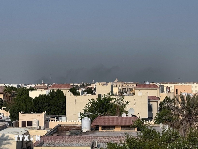 Khói bốc lên sau cuộc không kích của Israel tại Doha, Qatar ngày 9/9/2025. (Ảnh: AA/TTXVN) cuoc-khong-kich.jpg