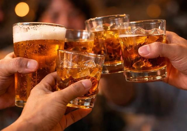 Triệu chứng say rượu phần lớn do cơ thể mất nước, rối loạn điện giải