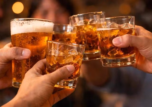 Triệu chứng say rượu phần lớn do cơ thể mất nước, rối loạn điện giải