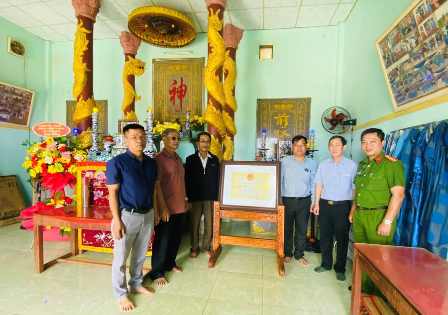 Một số lăng vạn trên địa bàn phường Hoài Nhơn Đông được công nhận di tích văn hóa, trở thành niềm tự hào trong ngư dân. Ảnh: N.N chu-quyen-bien-dao.jpg