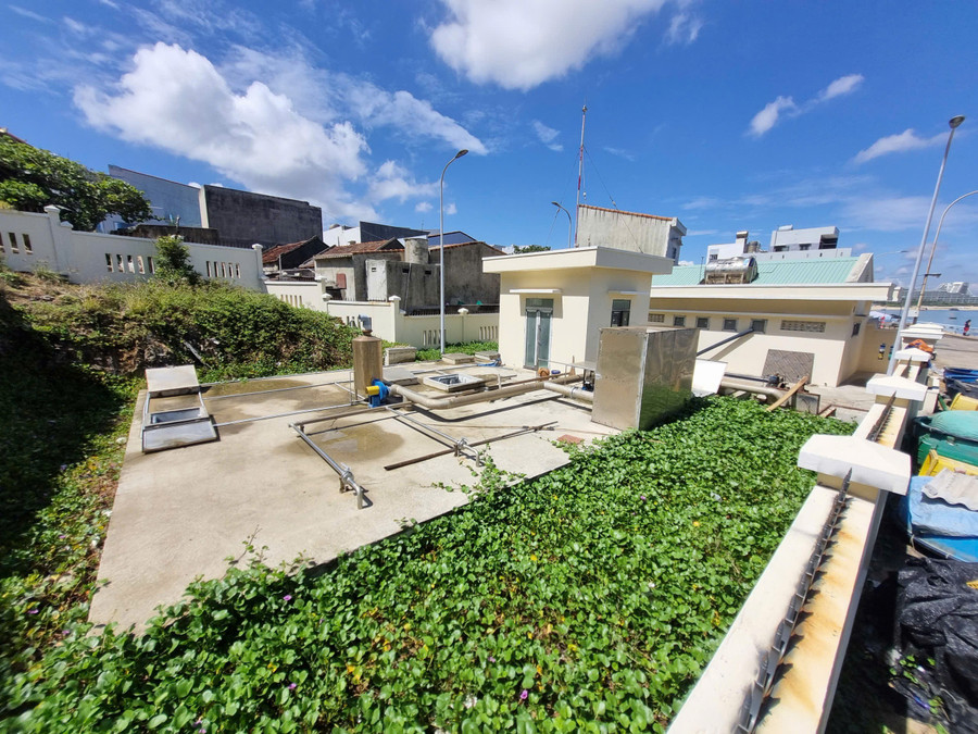 Nhà máy xử lý nước thải Nhơn Lý dù đã nghiệm thu và đưa vào sử dụng nhưng chưa phát huy hiệu quả. Ảnh: Q.T z6985272947938-70c27d1fa712568fdf1e8d7c5bb485a7.jpg