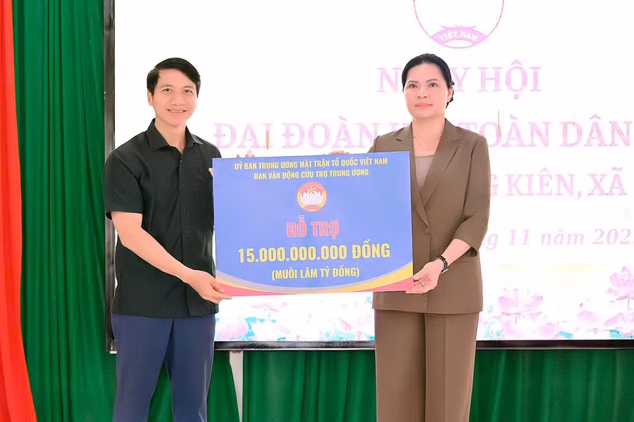uy-ban-trung-uong-mttq-viet-nam-trao-15-ty-dong-ho-tro-gia-lai-khac-phuc-thiet-hai-bao-so-13.jpg