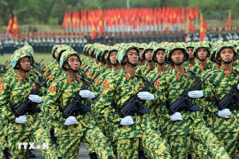Khối chiến sỹ phòng hóa. (Ảnh: Tuấn Anh/TTXVN) dieu-binh.jpg