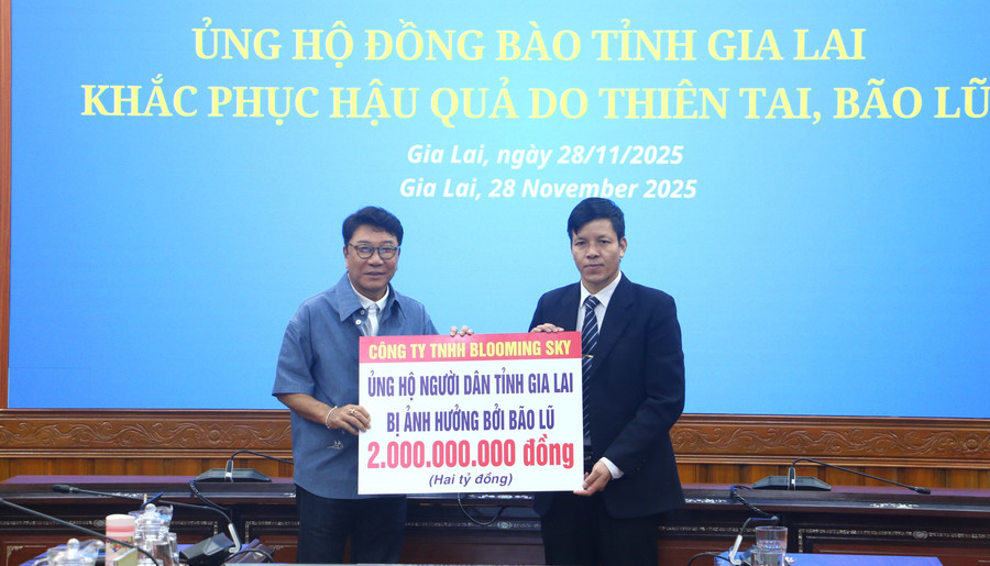 cong-ty-tnhh-blooming-sky-trao-2-ty-dong-ho-tro-gia-lai-khac-phuc-bao-lu-quang-tan.jpg