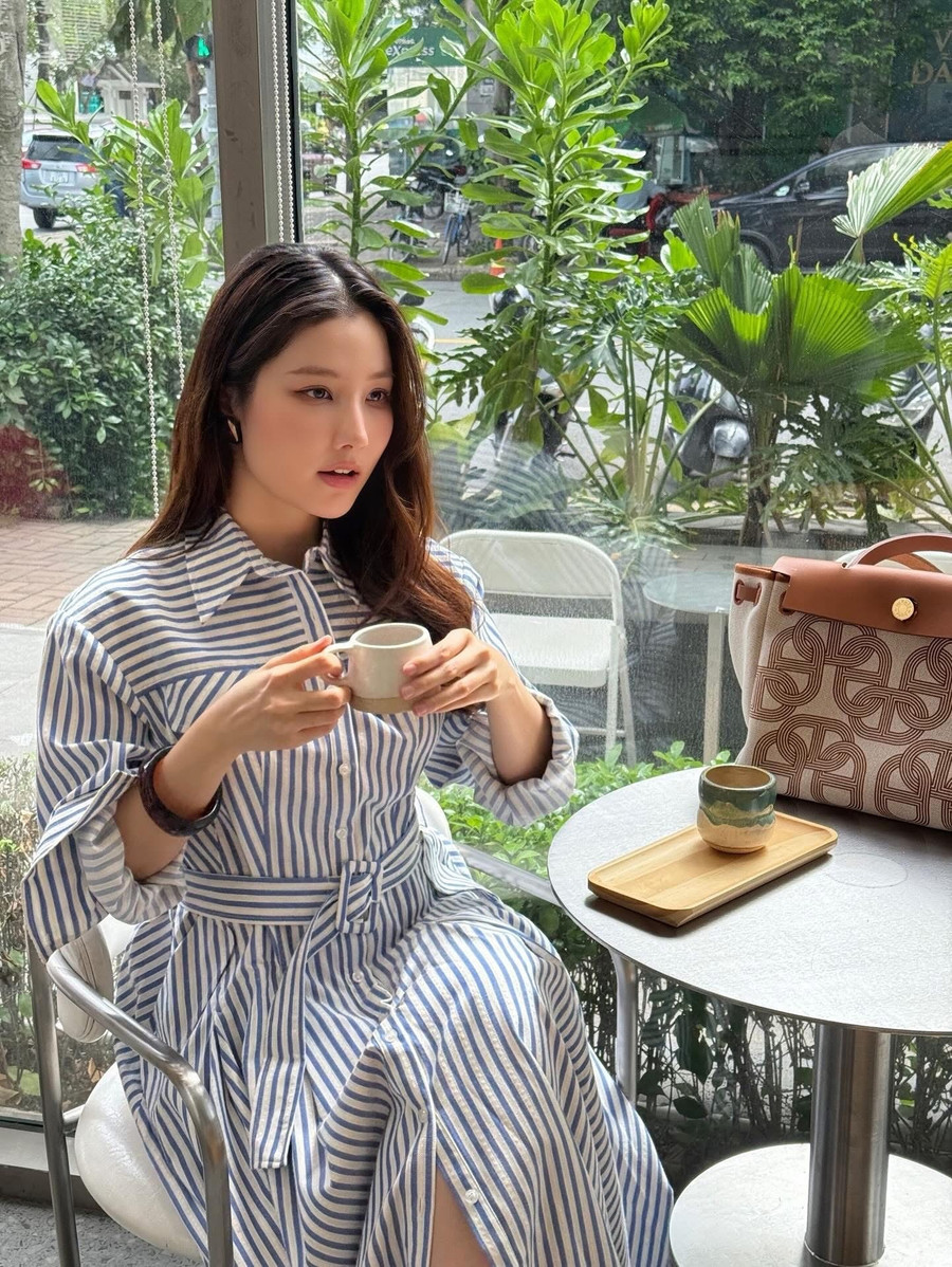 Tuỳ vào tính chất từng sự kiện, Diễm My 9X có sự lựa chọn trang phục phù hợp. Tuy nhiên, nữ diễn viên luôn đề cao tinh thần tối giản và thanh lịch trong phong cách thời trang. Cô thường ưu tiên những thiết kế như áo sơ mi phối cùng chân váy với gam màu nhã nhặn hoặc các mẫu váy dài qua gối như một cách thể hiện hình ảnh người phụ nữ của gia đình, chín chắn, nền nã song vẫn giữ được nét cuốn hút riêng