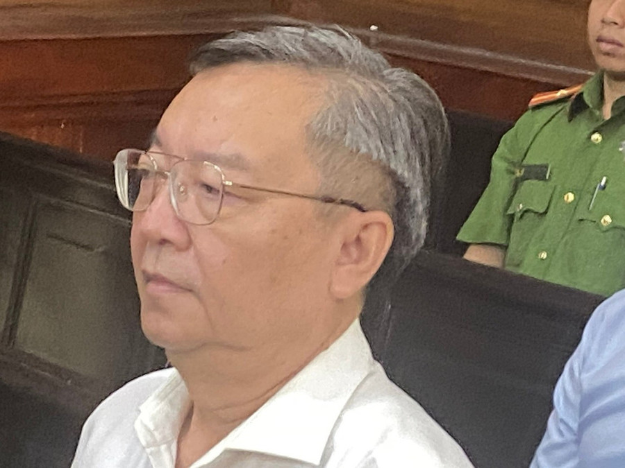 Cựu Giám đốc Sở GD&amp;ĐT TPHCM Lê Hồng Sơn tại phiên tòa. Ảnh: Tân Châu