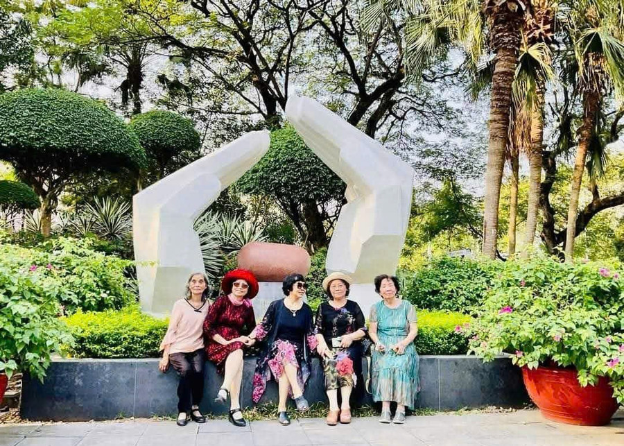 Ehemalige Soldatinnen der HSMN besuchen die Stadt Hai Phong erneut. Foto: NVCC 4.jpg
