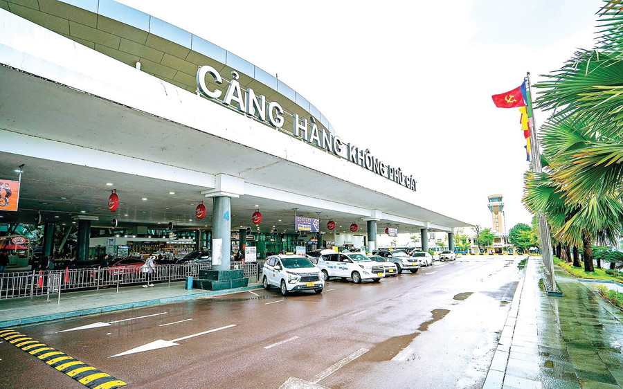 Ngày 19-8, sân bay Phù Cát được khởi công đầu tư đường cất hạ cánh số 2, nâng công suất đón các loại máy bay lớn. Ảnh: Dũng Nhân 22-3.jpg