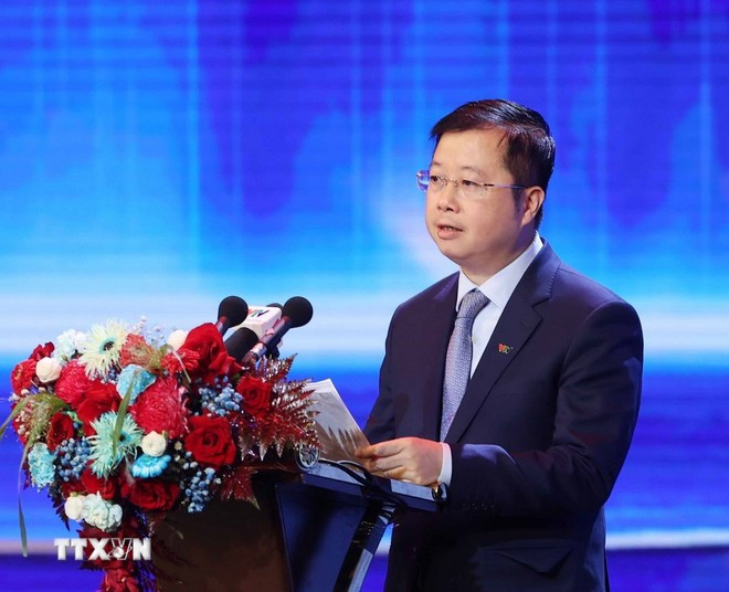 Tổng Giám đốc Đài truyền hình Việt Nam Nguyễn Thanh Lâm đọc diễn văn tại buổi lễ. (Ảnh: Thống Nhất/TTXVN) Tổng Giám đốc Đài truyền hình Việt Nam Nguyễn Thanh Lâm đọc diễn văn tại buổi lễ. (Ảnh: Thống Nhất/TTXVN)