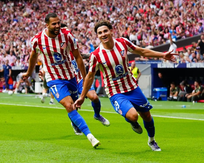 Julián Álvarez thăng hoa giúp Atletico vùi dập đối thủ. (Nguồn: EPA) Julián Álvarez thăng hoa giúp Atletico vùi dập đối thủ. (Nguồn: EPA)