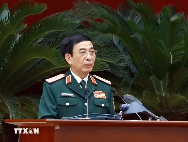 Đại tướng Phan Văn Giang, Ủy viên Bộ Chính trị, Phó Bí thư Quân ủy Trung ương, Phó Thủ tướng, Bộ trưởng Bộ Quốc phòng, đại diện các đơn vị phát biểu. Ảnh: Thống Nhất/TTXVN