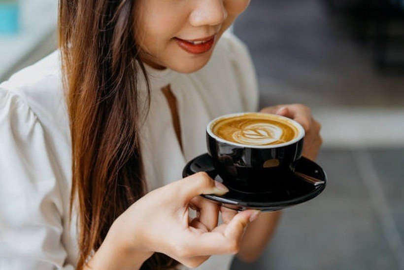 Theo nghiên cứu, những người uống càphê hàng ngày có nguy cơ mắc bệnh thận mạn tính thấp hơn 23%. (Ảnh: iStock) uong-ca-phe.jpg
