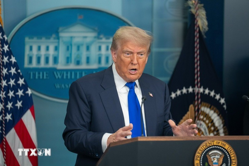 Tổng thống Mỹ Donald Trump phát biểu họp báo tại Nhà Trắng. (Ảnh: THX/TTXVN) donald-trump-resize.jpg