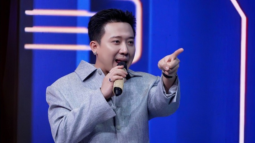 Chương trình truyền hình “A.I là ai?” do Trấn Thành cầm trịch. (Ảnh: FPT Play) tran-thanh-danh-thep-vach-mat.jpg