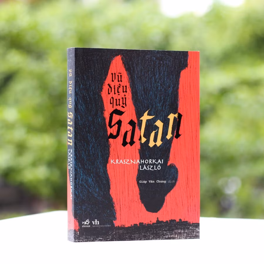 Vũ điệu quỷ Satan tạm hết hàng. Ảnh: Nhã Nam.