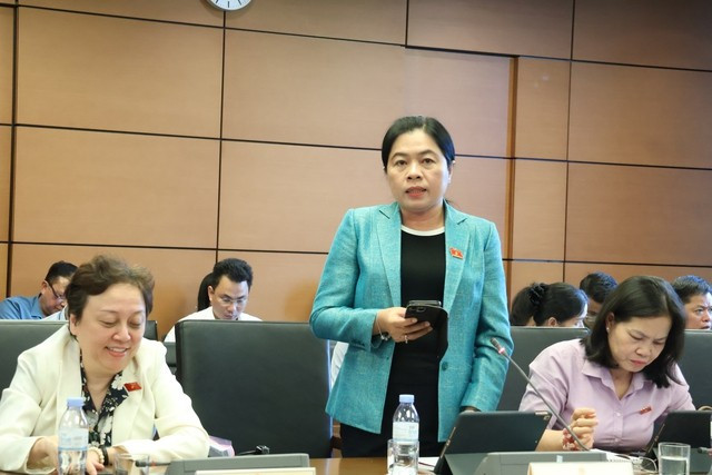 Đại biểu Quốc hội Nguyễn Trần Phượng Trân đề nghị Luật Viên chức (sửa đổi) công nhận viên chức trong cơ quan báo chí. Ảnh: Văn Duẩn Đại biểu Quốc hội Nguyễn Trần Phượng Trân đề nghị Luật Viên chức (sửa đổi) công nhận viên chức trong cơ quan báo chí. Ảnh: Văn Duẩn