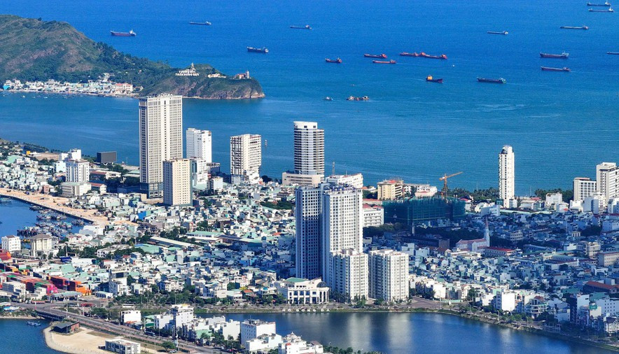 Thế mạnh rất lớn của Quy Nhơn là được quy hoạch tốt và giàu tiềm năng du lịch. Ảnh: Nguyễn Dũng bien-xanh.jpg