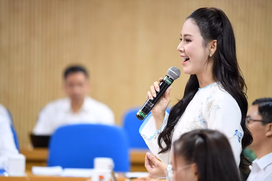 Các đại biểu tham gia góp ý tại hội nghị. Ảnh: Dương Triều