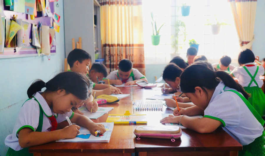 Một tiết học mỹ thuật STEM của học sinh Trường Tiểu học số 1 Phước Sơn (xã Tuy Phước Đông). Ảnh: Hồ Điểm lop-hoc-hien-dai.jpg