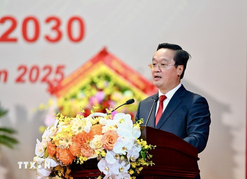 Đồng chí Nguyễn Đức Trung, Bí thư Tỉnh ủy Nghệ An phát biểu nhận nhiệm vụ. (Ảnh: Bích Huệ/TTXVN) dong-chi-nguyen-duc-trung.jpg